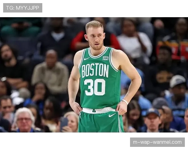 宁波町渥塔科·法尔低位牵制,为外线射手创造空位投篮机会 宁波町渥塔科·法尔低位牵制,为外线射手创造空位投篮机会